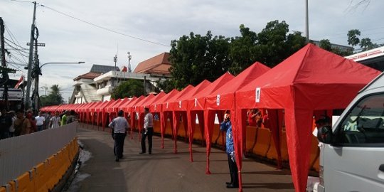 Kucing-kucingan dilarang Ahok, PKL Tanah Abang 'disayang' Anies