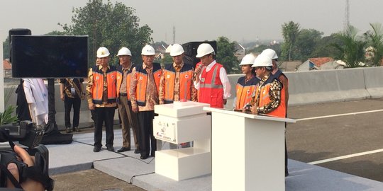 Jokowi bagikan 705.000 sertifikat tanah di lima provinsi secara serentak