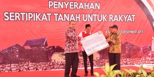 Mewakili Jokowi, Mendes PDTT bagikan 69.666 sertifikat tanah di Sultra