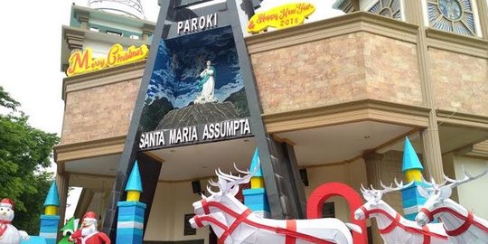 Persiapan misa malam Natal di Kupang, gereja siapkan kursi dan tenda tambahan