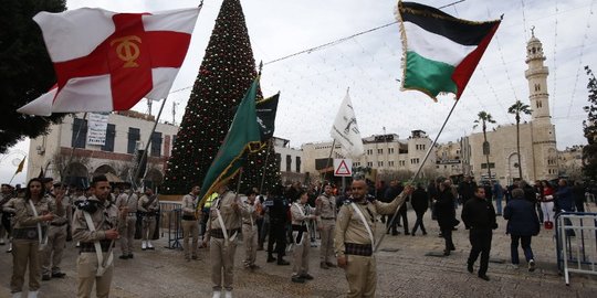 Melihat parade perayaan Natal di Palestina