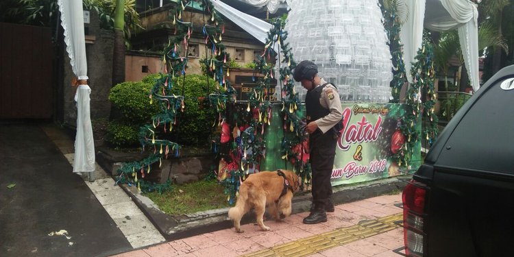 Amankan Malam Natal Penjinak Bom Anjing Pelacak Sisir Sejumlah