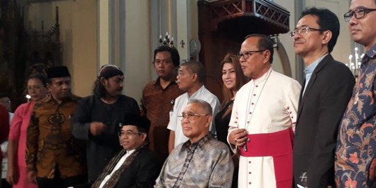 Tinjau Gereja Katedral, Try Sutrisno ingatkan kerukunan umat beragama