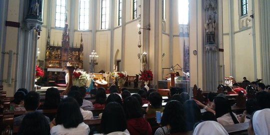 Suasana khidmat Gereja Katedral gelar 4 kali misa di Hari Natal