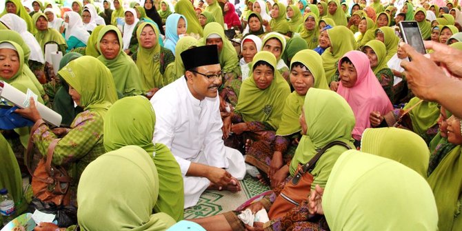 Ribuan Muslimat NU Gresik doakan Gus Ipul  merdeka.com