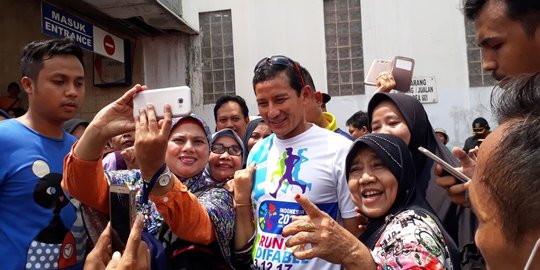 Datangi Tanah Abang, Sandiaga minta pedagang lapor jika ada pungli