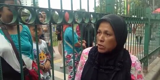 Pedagang dekat Stasiun Tanah Abang protes belum dapat tenda