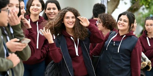 Cerita perlawanan siswi Tunisia tolak pakai seragam sekolah