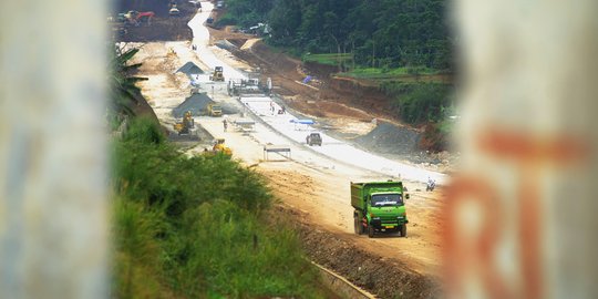 Memantau progres Tol Bocimi, proyek jalan tol terlama di Indonesia