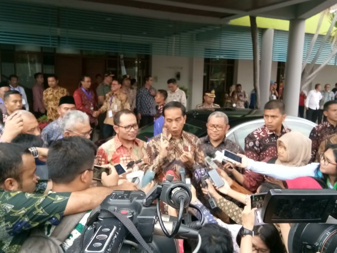 jokowi bagi sertifikat kompetensi