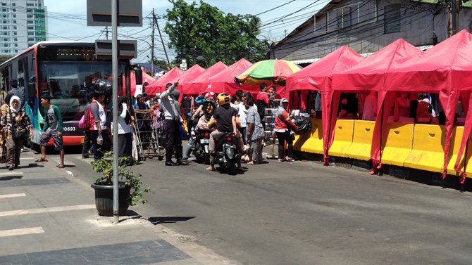 pkl di trotoar tanah abang