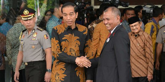 Presiden Jokowi targetkan seluruh sertifikat tanah rampung dibagikan di 2025