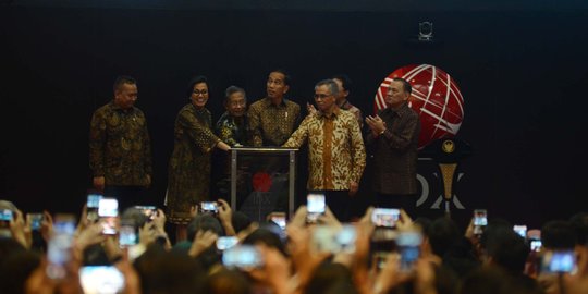 Jokowi tutup bursa saham 2017 di BEI