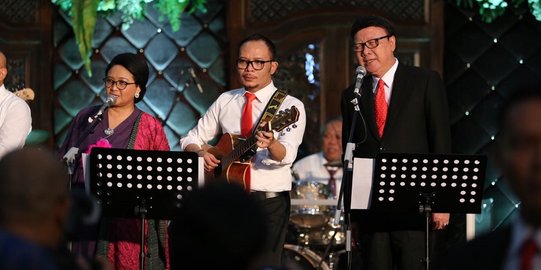 Manggung di pernikahan Putri Mensesneg, Hanif Dhakiri mengaku baru latihan tiga hari