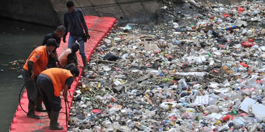 8 Ton sampah sisa tahun baru mengancam, Pemkot Solo siagakan 240 pasukan kuning