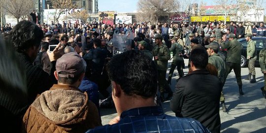 Iran bantah tembak mati dua demonstran