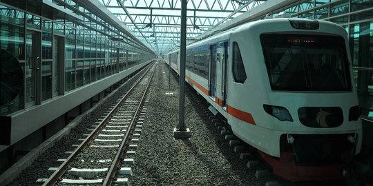 Pohon tumbang ganggu perjalanan KRL & Kereta Bandara