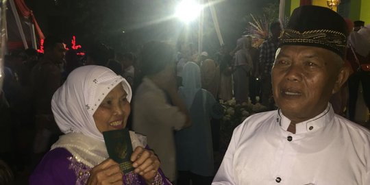 49 Tahun menikah, akhirnya kakek sembilan cucu ini punya surat nikah