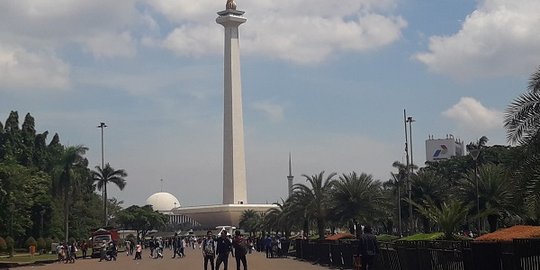 Monas jadi pilihan warga isi liburan tahun baru 2018