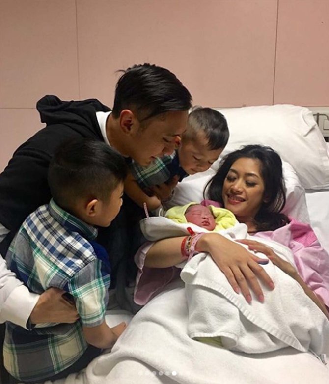 Hari pertama 2018, SBY dapat cucu keempat dari Ibas-Aliya 