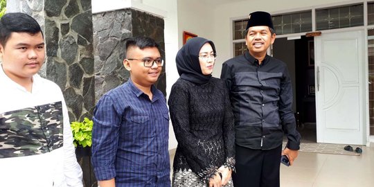 Ajak istri dan anak, Dedi Mulyadi sowan ke rumah Deddy