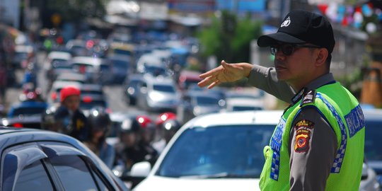Cianjur arah Puncak macet 25 km, polisi sarankan jalur alternatif