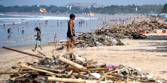 Sampah perayaan tahun baru capai 354 ton, terbanyak di Pantai Kuta