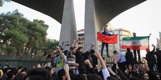 Alasan ekonomi dan politik di balik unjuk rasa besar di Iran