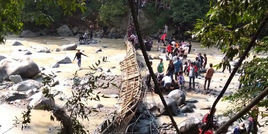 Jembatan gantung di Cariu putus, satu orang meninggal dunia