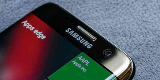 Samsung sudah daftarkan codename untuk smartphone lipat di 2018?