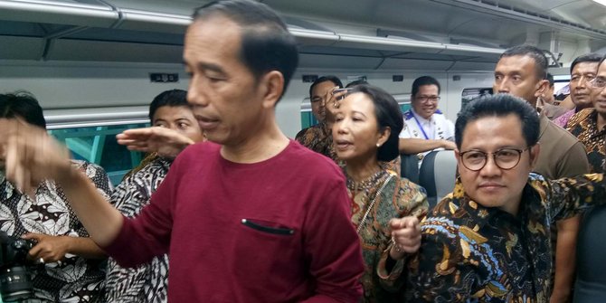 https://cdns.klimg.com/merdeka.com/i/w/news/2018/01/02/925110/670x335/presiden-pks-soal-jokowi-pakai-kaos-kayak-mark-zuckerberg.jpg