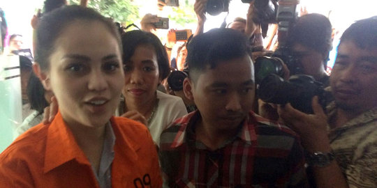 Jennifer Dunn ngaku 3 kali pesan sabu, kurir FS sebut 10 kali