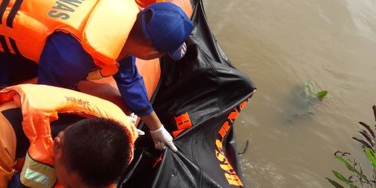 Usai antar penumpang, pengemudi kapal tongkang ditemukan tewas di Sungai Musi