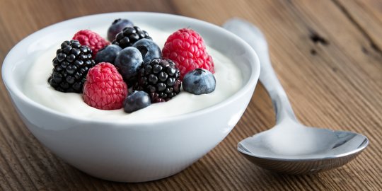 8 Keuntungan yang kamu dapatkan dari sarapan semangkuk yogurt