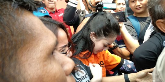 3 Barang bukti kasus Jennifer Dunn yang dibawa polisi ke Puslabfor