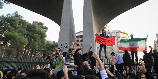 Bayang-bayang Revolusi 1979 dalam unjuk rasa di Iran