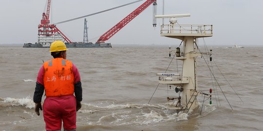 Detik-detik kapal bermuatan 5.000 ton baja tenggelam di laut China