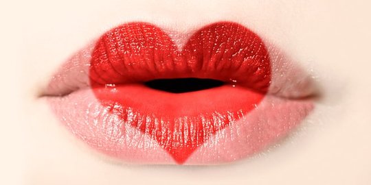 Waspadai 5 kebiasaan sehari-hari yang bikin bibir cepat kering