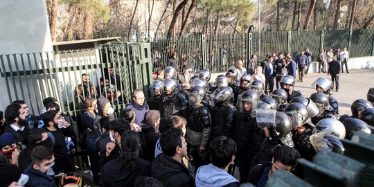 Demo Iran bisa berdampak luas ke Timur Tengah