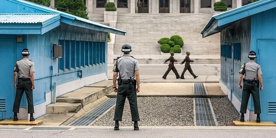 Korea Utara buka kembali sambungan hotline ke Korea Selatan