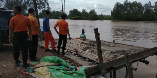 Pencarian 11 korban speedboat tenggelam terkendala bakau dan cuaca