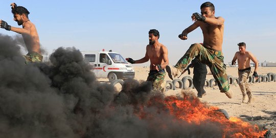Aksi relawan Sunni latihan tempur bersama milisi Syiah di Irak