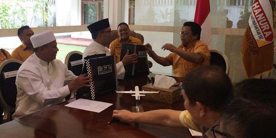 OSO beri jam tangan mewah untuk mas kawin pasangan Ridwan Kamil-Uu