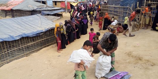 Sejuta pengungsi Rohingya di seberang sungai Naf