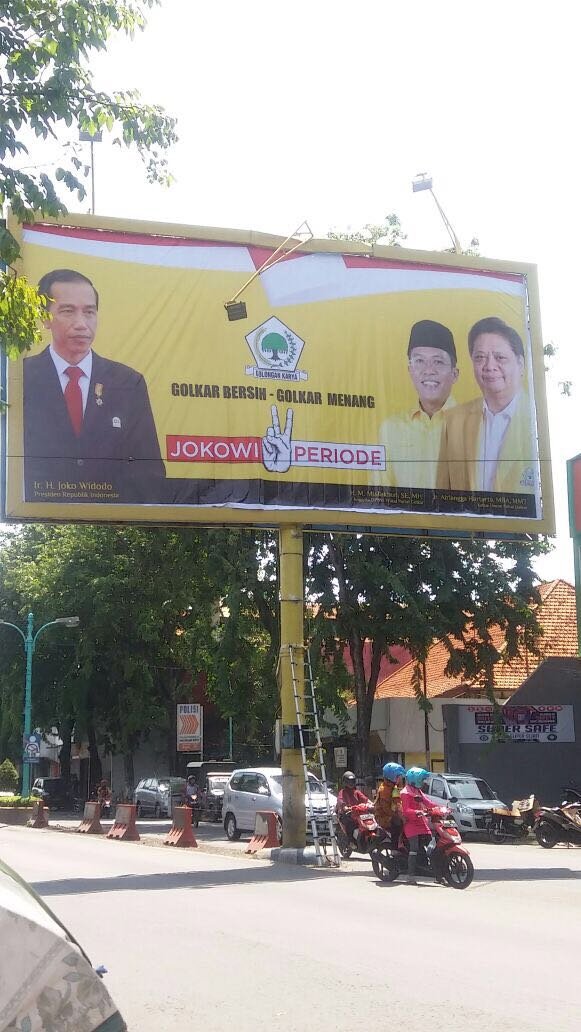 baliho golkar dukung jokowi