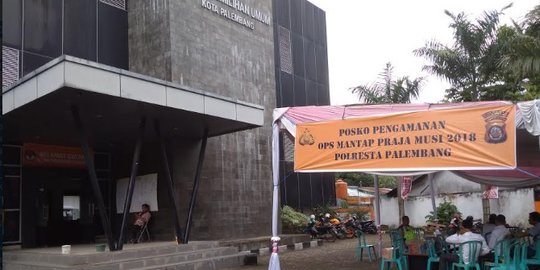 Pendaftaran bakal calon wali kota dibuka, KPU Palembang dijaga puluhan polisi