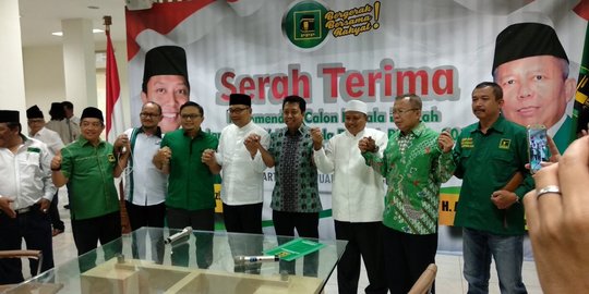 Sebelum daftar KPU, Ridwan Kamil-Uu Ruzhanul salat hajat di markas Persib