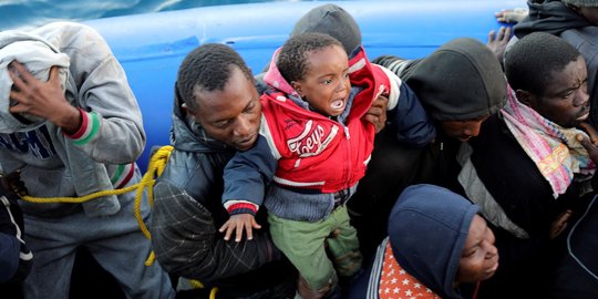 Tangis haru warnai momen penyelamatan migran di Laut Libya
