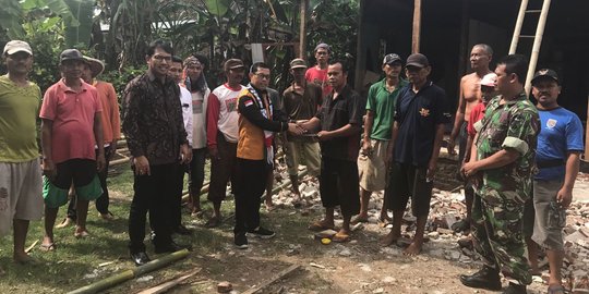 Tiru Anas Urbaningrum, Wasekjen Hanura sowan ke kiai di Jember