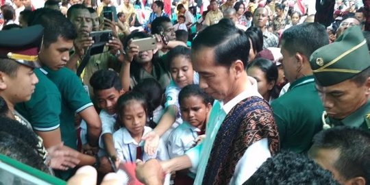 Tak mau sepeda, siswa SD di Kupang ini malah minta laptop ke Jokowi